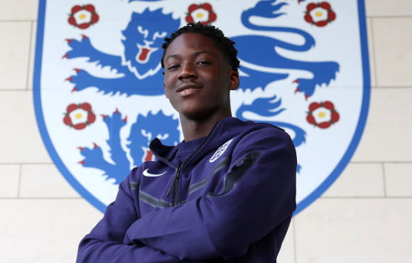 那不勒斯有意曼联新星梅努，转会前景取决于曼联态度