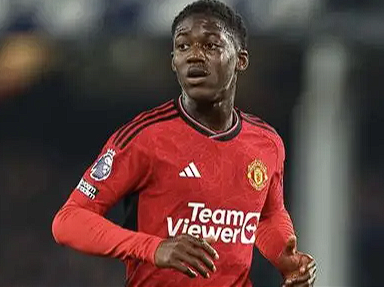 曼联中场梅努转会风波:离队倾向、各方反应与潜在去向