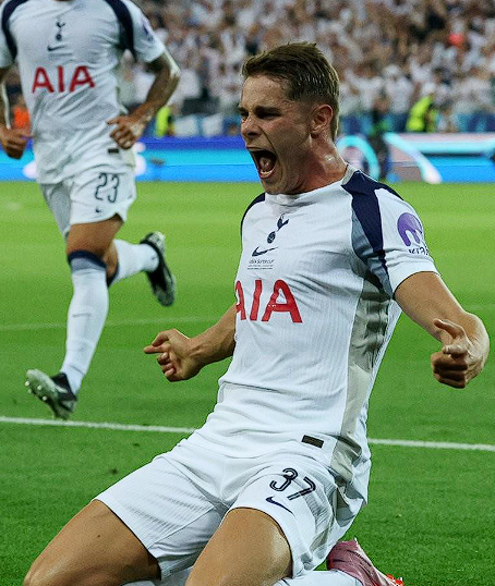 热刺后卫范德芬回应离队传闻与球队状态：专注当下，全力扭转局势