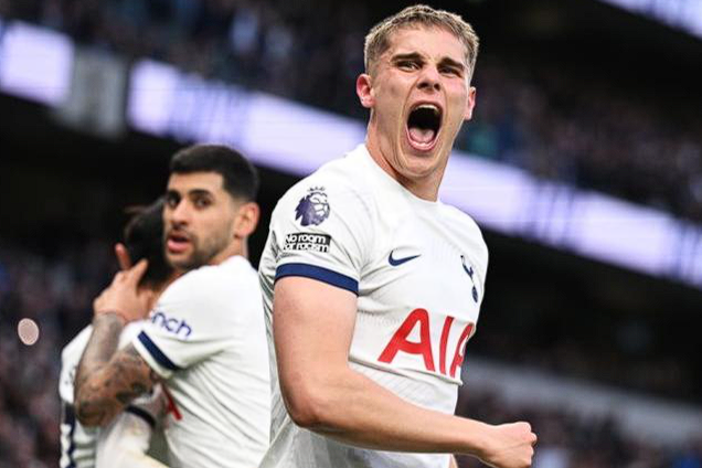 热刺后卫范德芬回应离队传闻与球队状态：专注当下，全力扭转局势